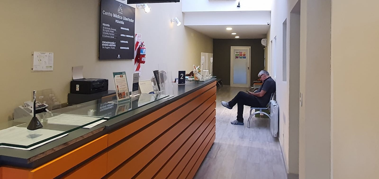 Fachada del centro médico Libertador